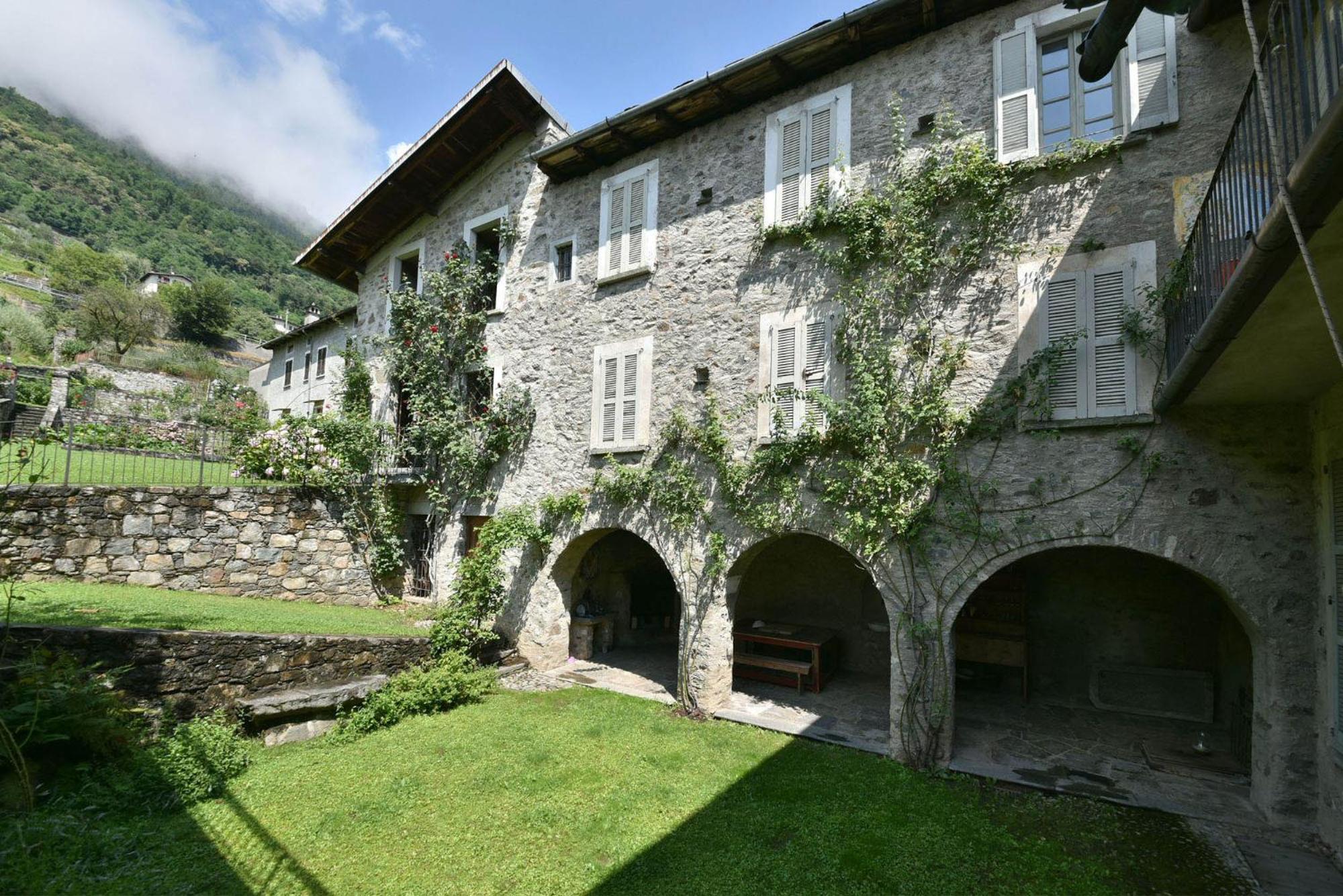 Villa Piano Nobile Al Roseto Del Drago San Bernardo  Exterior foto