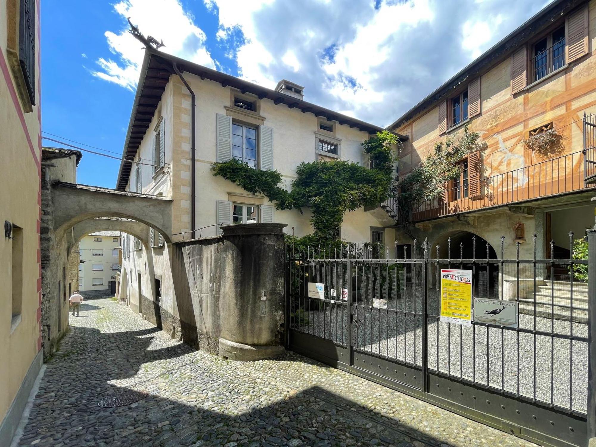 Villa Piano Nobile Al Roseto Del Drago San Bernardo  Exterior foto